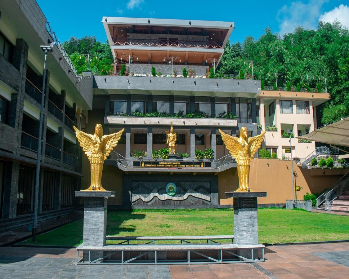 Oro Montana Hotels And Resort Gangtok Buitenkant foto